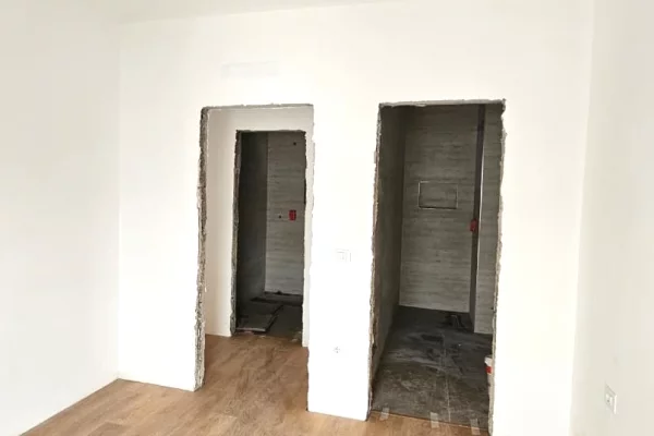 Shtepi ne shitje Apartament ne Tirane, 2+1, Mobilimi Bosh, pa mobiluar, Pagesa 125,000  Euro.