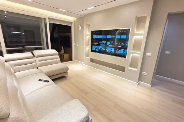 Apartament 2+1 me verandë, tek Ish Ekspozita!