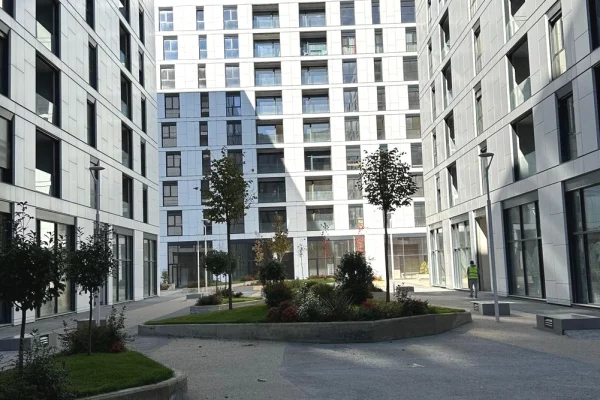 Shtepi ne shitje Apartament ne Tirane, 2+1, Mobilimi Bosh, pa mobiluar, Pagesa 195,000  Euro.