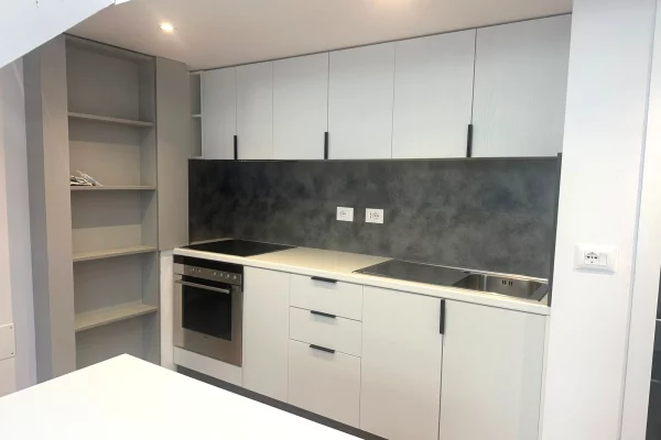 Duplex (casa a 2 piani) in vendita a Tirana 1+1, Arredato