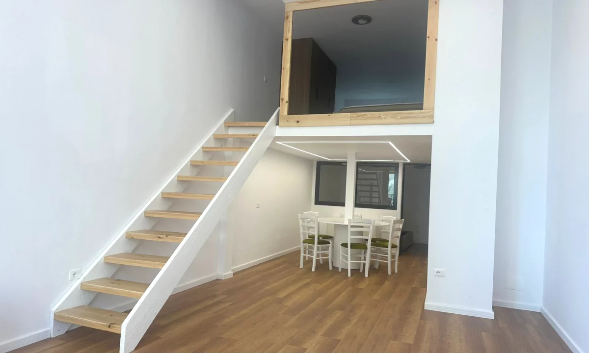 Duplex (casa a 2 piani) in vendita a Tirana 1+1, Arredato