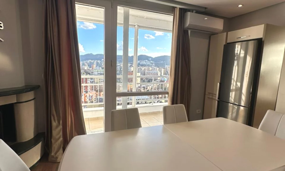 Appartamento in affitto a Tirana 2+1, Arredato