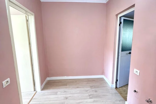 Shtepi ne shitje Apartament ne Tirane, 1+1, Mobilimi Pjeserisht e mobiluar, Pagesa 115,000  Euro.