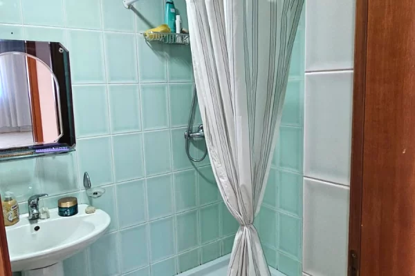Shtepi ne shitje Apartament ne Tirane, 2+1, Mobilimi E mobiluar, Pagesa 330,000  Euro.