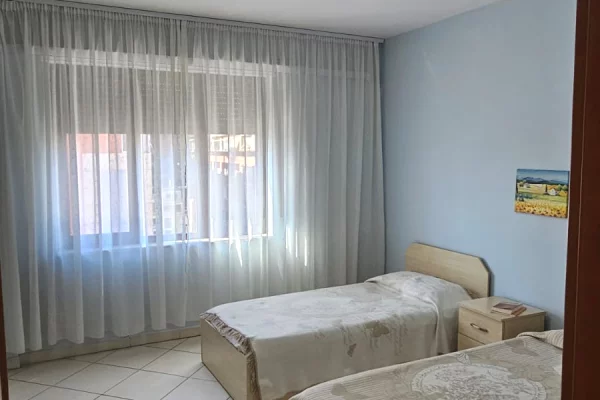 Shtepi ne shitje Apartament ne Tirane, 2+1, Mobilimi E mobiluar, Pagesa 330,000  Euro.