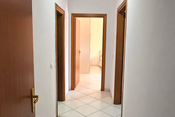 Shtepi ne shitje Apartament ne Tirane, 2+1, Mobilimi E mobiluar, Pagesa 330,000  Euro.