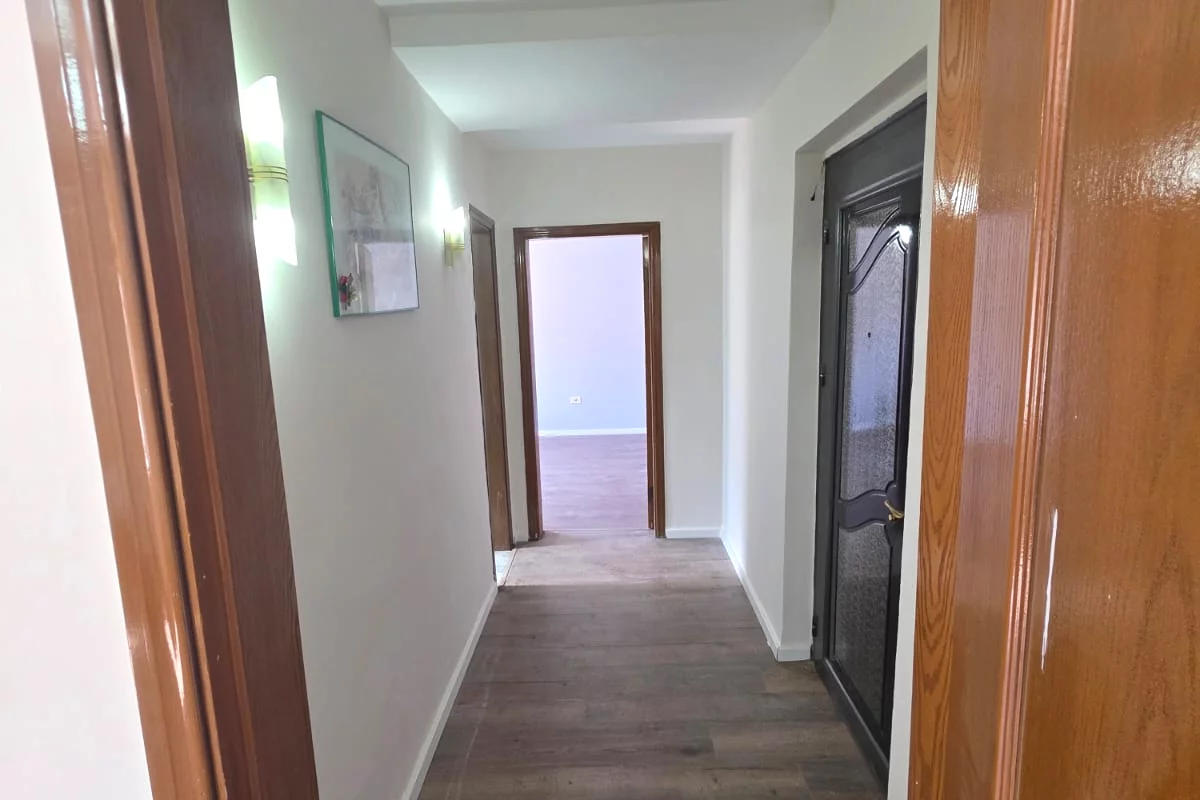 Shtepi ne shitje Apartament ne Tirane, 2+1, Mobilimi Bosh, pa mobiluar, Pagesa 14,000,000  Euro.