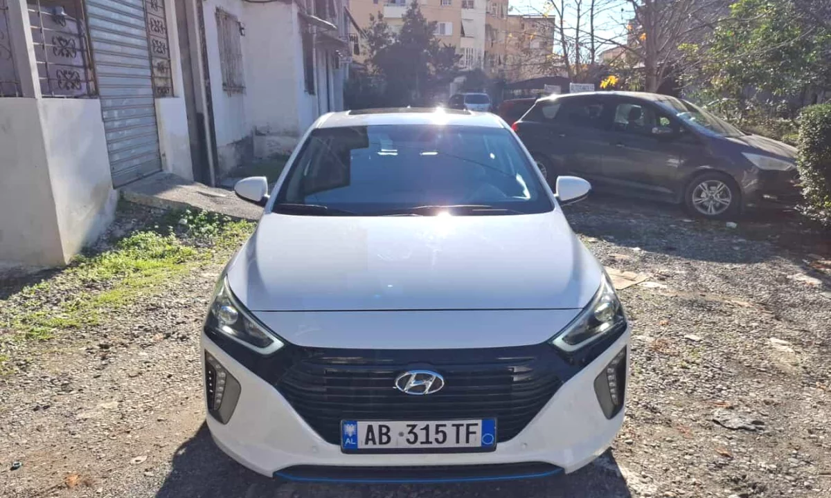 Auto in Vendita a Elbasan, Hyundai, 2017 Benzine,Kambio Automatik Pagamento 12,000  Euro.
