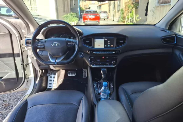 Auto in Vendita a Elbasan, Hyundai, 2017 Benzine,Kambio Automatik Pagamento 12,000  Euro.