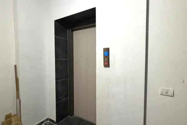 Shtepi ne shitje Papafingo(kati i catise) ne Vlore, 2+1, Mobilimi E mobiluar, Pagesa 200,000  Euro.