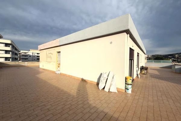 Shtepi ne shitje Papafingo(kati i catise) ne Vlore, 2+1, Mobilimi E mobiluar, Pagesa 200,000  Euro.