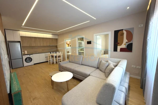 SHITET APARTAMENT 2+1,I MOBILUAR,MISTO MAME