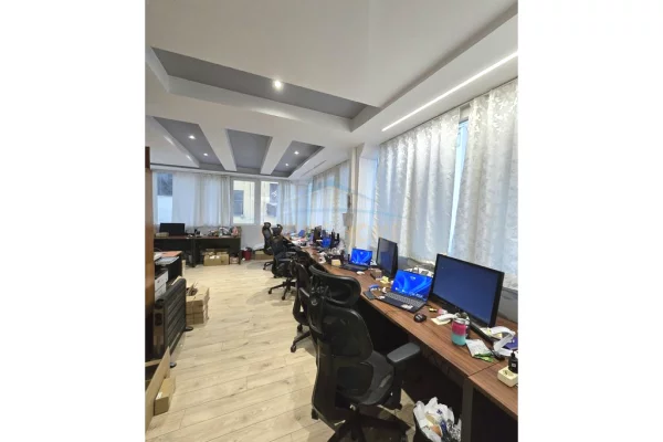 JEPET ME QERA AMBJENT BIZNESI PER ZYRA,KLINIKA OSE CALL CENTER