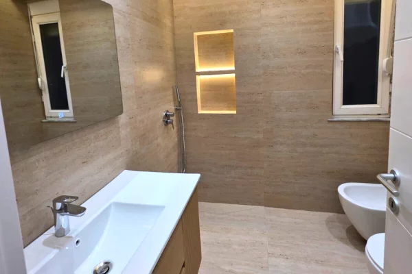 Shtepi ne shitje Apartament ne Tirane, 2+1, Mobilimi E mobiluar, Pagesa 320,000  Euro.