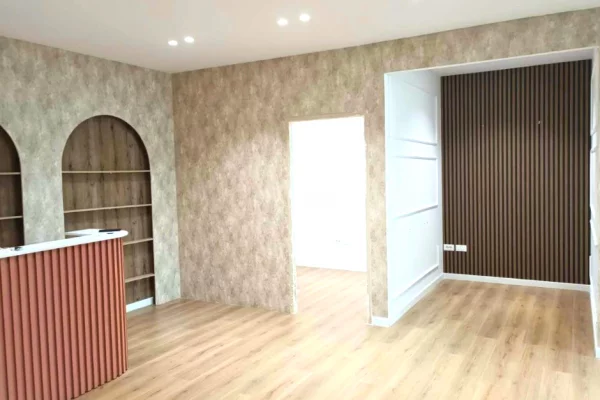 Ambient biznesi me qera 3+1 ne Tirane - 60,000 Leke