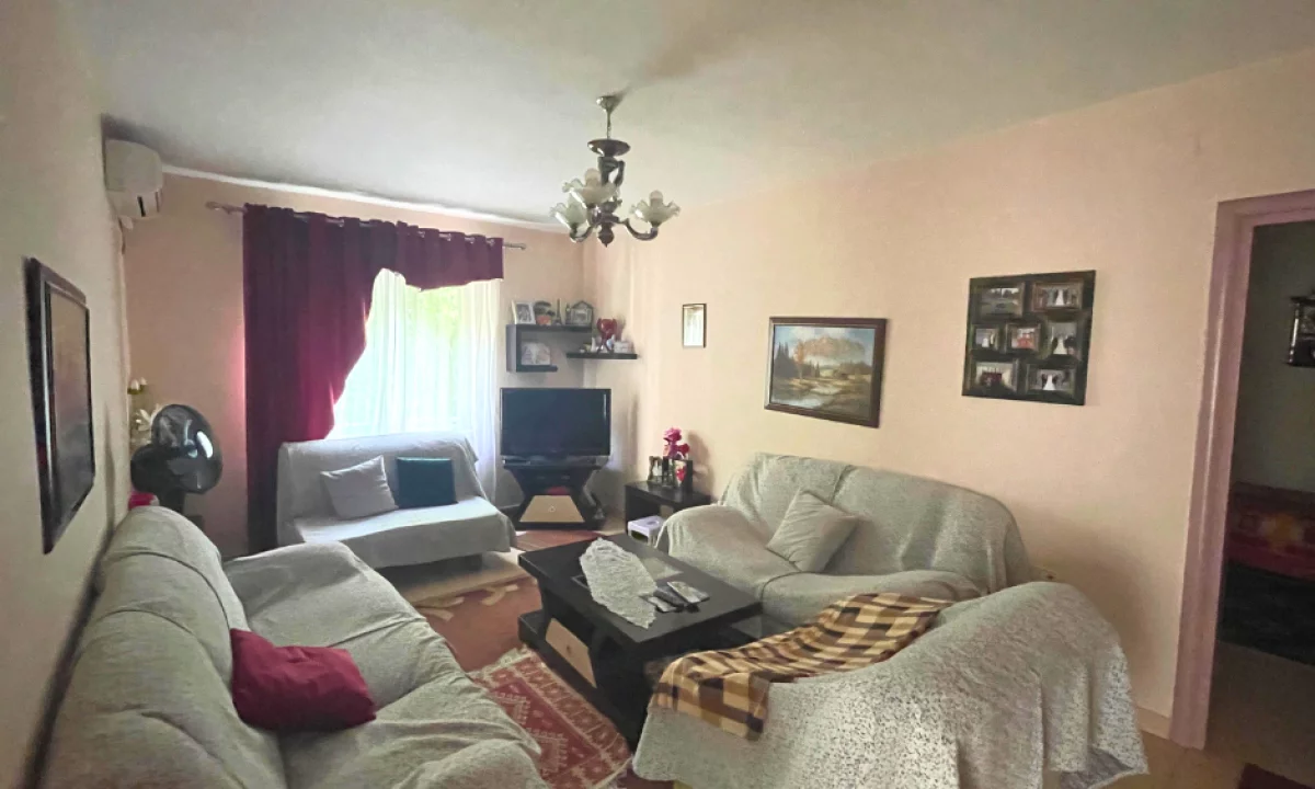Shtepi ne shitje Apartament ne Tirane, 3+1, Mobilimi E mobiluar, Pagesa 22,000,000  Leke.