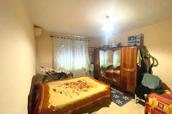 Shtepi ne shitje Apartament ne Tirane, 3+1, Mobilimi E mobiluar, Pagesa 22,000,000  Leke.