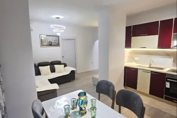 Appartamento in vendita a Tirana 1+1, Arredato