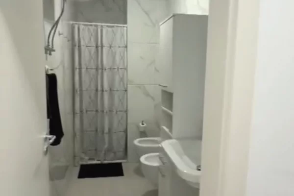 Appartamento in vendita a Tirana 2+1, Arredato