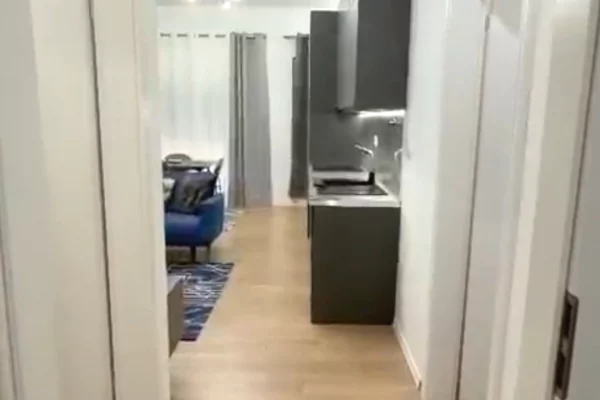 Appartamento in vendita a Tirana 2+1, Arredato