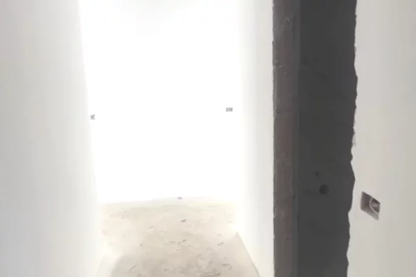 Shtepi ne shitje Apartament ne Tirane, 2+1, Mobilimi Bosh, pa mobiluar, Pagesa 128,000  Euro.