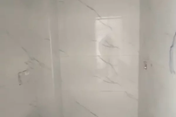 Shtepi ne shitje Apartament ne Tirane, 2+1, Mobilimi Bosh, pa mobiluar, Pagesa 128,000  Euro.