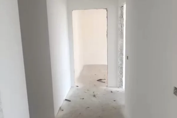 Shtepi ne shitje Apartament ne Tirane, 2+1, Mobilimi Bosh, pa mobiluar, Pagesa 128,000  Euro.