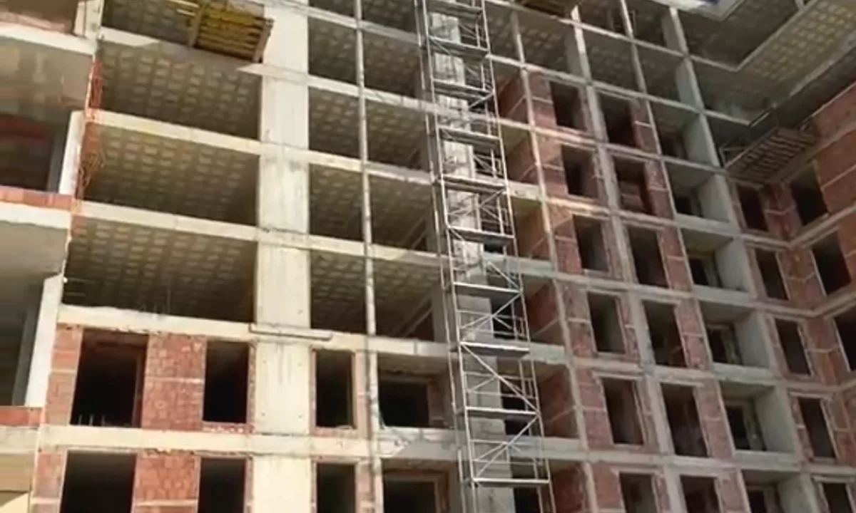 Shtepi ne shitje Apartament ne Tirane, 2+1, Mobilimi Bosh, pa mobiluar, Pagesa 6,900,000  Leke.