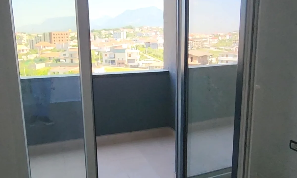 Shtepi ne shitje Apartament ne Tirane, 2+1, Mobilimi Bosh, pa mobiluar, Pagesa 101,000  Euro.