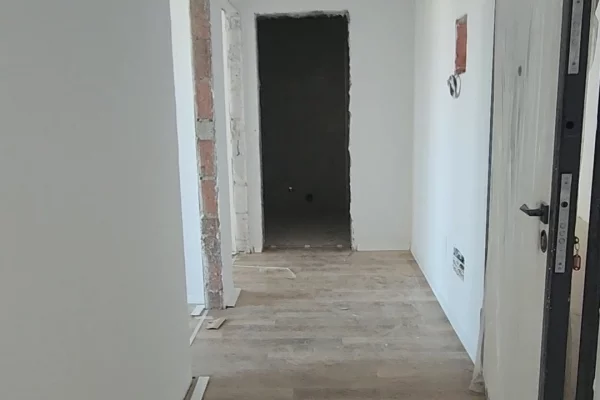 Shtepi ne shitje Apartament ne Tirane, 2+1, Mobilimi Bosh, pa mobiluar, Pagesa 101,000  Euro.
