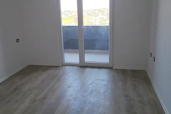 Shtepi ne shitje Apartament ne Tirane, 2+1, Mobilimi Bosh, pa mobiluar, Pagesa 101,000  Euro.