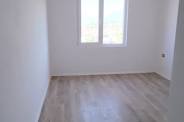 Shtepi ne shitje Apartament ne Tirane, 2+1, Mobilimi Bosh, pa mobiluar, Pagesa 101,000  Euro.