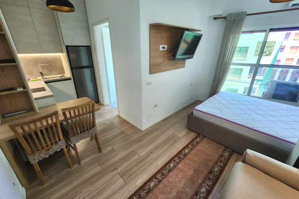 Shtepi ne shitje Apartament ne Tirane, Garsoniere, Mobilimi E mobiluar, Pagesa 67,000  Euro.