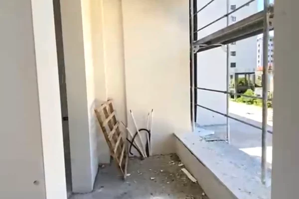 Shtepi ne shitje Apartament ne Tirane, 1+1, Mobilimi Bosh, pa mobiluar, Pagesa 60,000  Euro.
