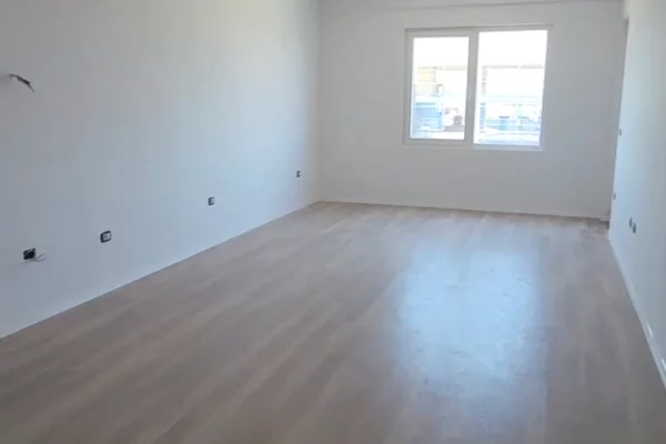 Shtepi ne shitje Apartament ne Tirane, 2+1, Mobilimi Bosh, pa mobiluar, Pagesa 113,000  Euro.