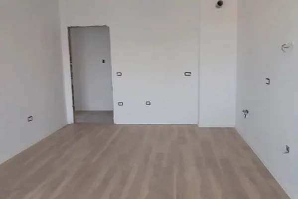 Shtepi ne shitje Apartament ne Tirane, 2+1, Mobilimi Bosh, pa mobiluar, Pagesa 113,000  Euro.