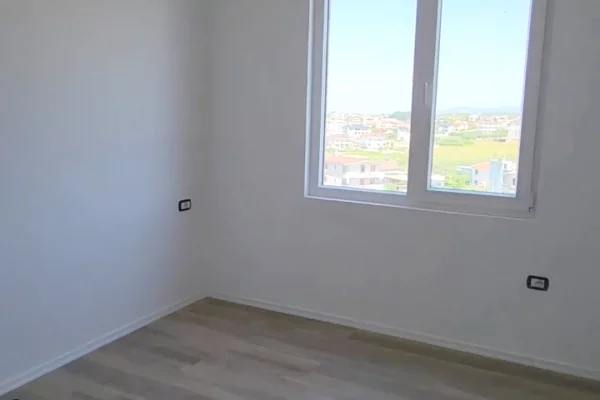 Shtepi ne shitje Apartament ne Tirane, 2+1, Mobilimi Bosh, pa mobiluar, Pagesa 113,000  Euro.