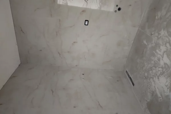 Shtepi ne shitje Apartament ne Tirane, 2+1, Mobilimi Bosh, pa mobiluar, Pagesa 155,700  Euro.