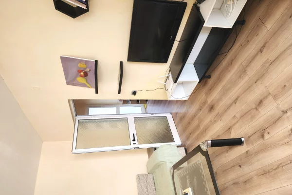 Shtepi ne shitje Apartament ne Tirane, 2+1, Mobilimi E mobiluar, Pagesa 98,000  Euro.