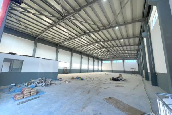 KAPANON INDUSTRIALE NE VORE | 1065m2 + 1300m2 OBORR | AKSES TRAILER 🚛