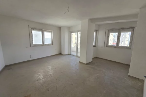 Ambient biznesi me qera 3+1 ne Tirane - 650 Euro