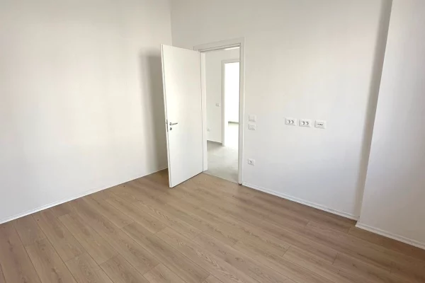 Shtepi ne shitje Vila Luksoze ne Tirane, 5+1, Mobilimi Bosh, pa mobiluar, Pagesa 1,050,000  Euro.