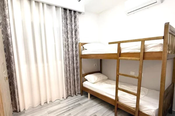 Shtepi me qera Apartament ne Tirane, 2+1, Mobilimi E mobiluar, Pagesa 55,000  Leke.