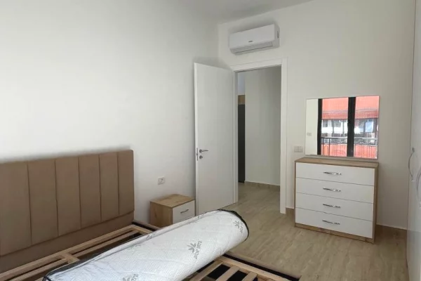 Shtepi me qera Apartament ne Tirane, 1+1, Mobilimi E mobiluar, Pagesa 90,000  Leke.