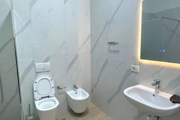 Shtepi me qera Apartament ne Tirane, 1+1, Mobilimi E mobiluar, Pagesa 90,000  Leke.