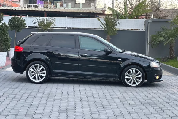 Auto in Vendita a Fier, Audi, 2012 Diesel,Kambio Automatik Pagamento 5,700  Euro.