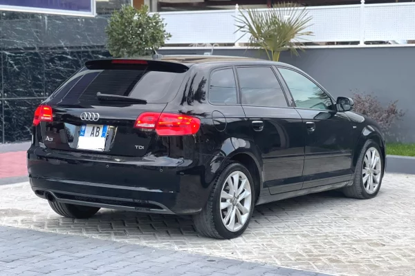 Auto in Vendita a Fier, Audi, 2012 Diesel,Kambio Automatik Pagamento 5,700  Euro.
