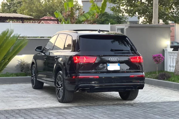 Makina ne shitje ne Fier, Audi, 2017 Benzine,Kambio Automatik Pagesa 19,999  Euro.