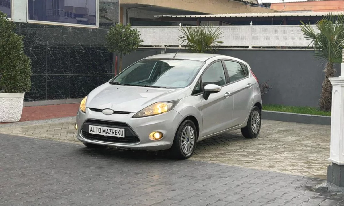 Makina ne shitje ne Fier, Ford, 2009 gasoline-gas,Kambio Manual Pagesa 3,300  Euro.