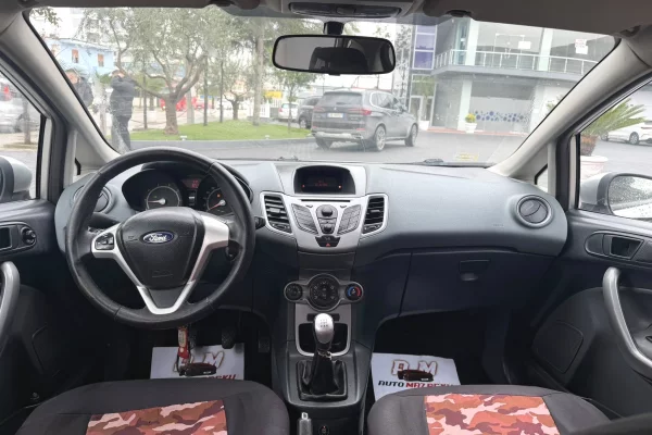 Makina ne shitje ne Fier - 3,300 Euro